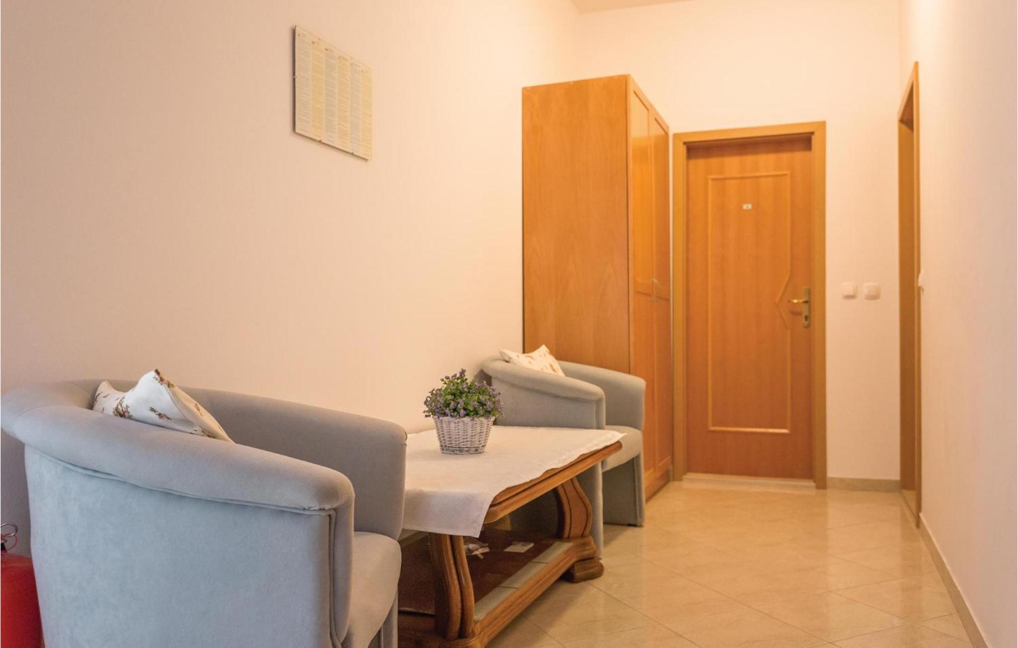 1 Bedroom Stunning Apartment In Makarska Zewnętrze zdjęcie