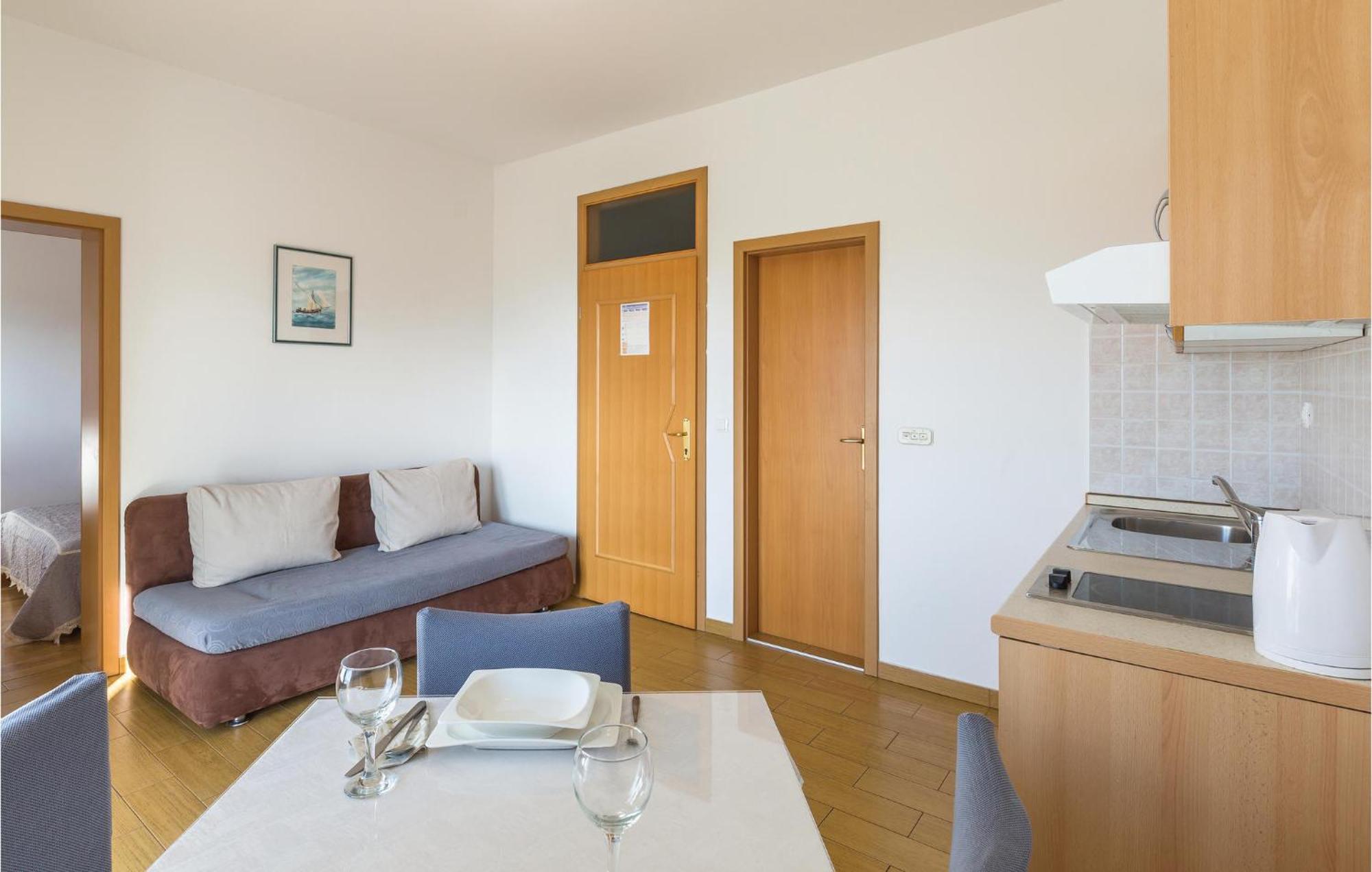 1 Bedroom Stunning Apartment In Makarska Zewnętrze zdjęcie
